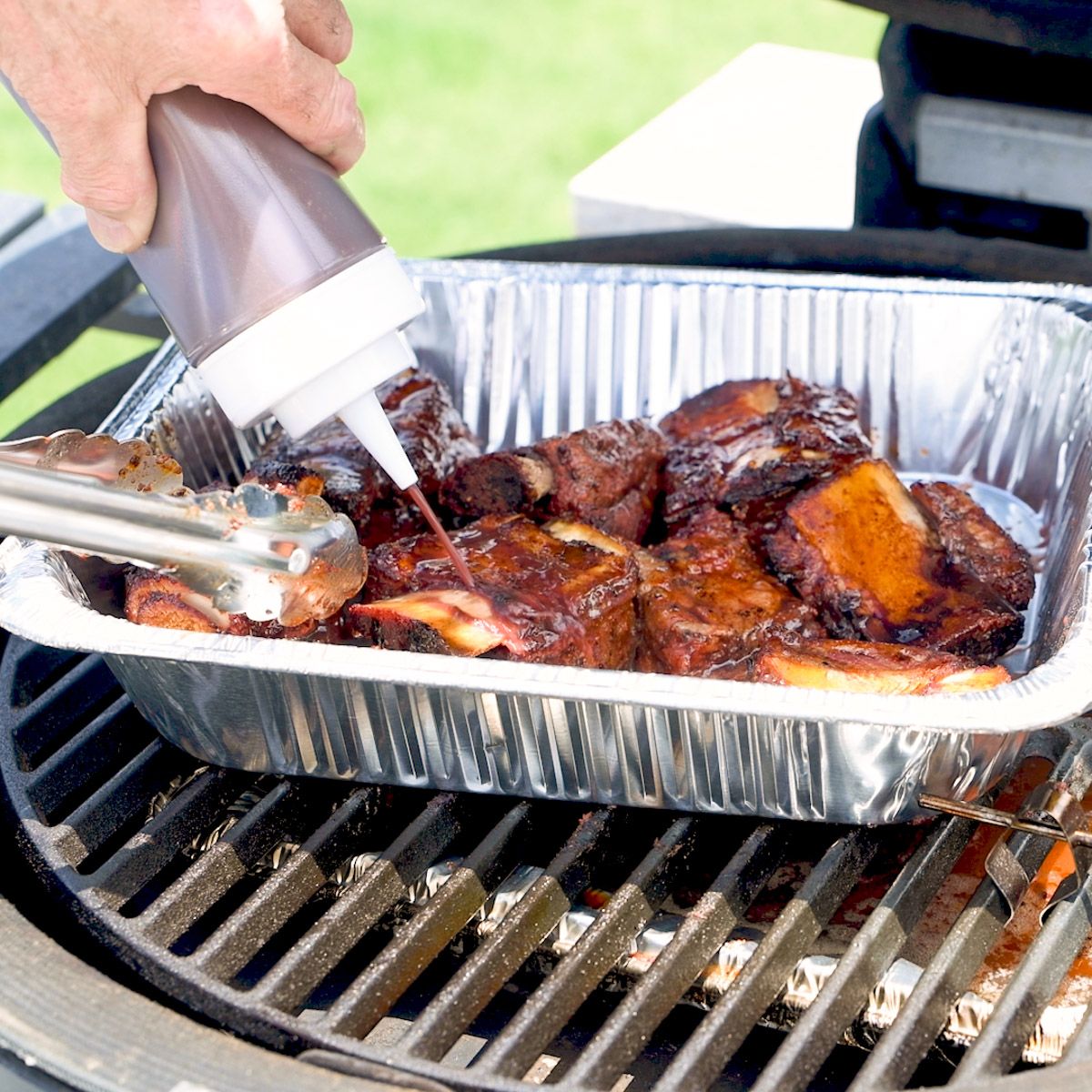 Add remaining braising liquid to the short ribs.