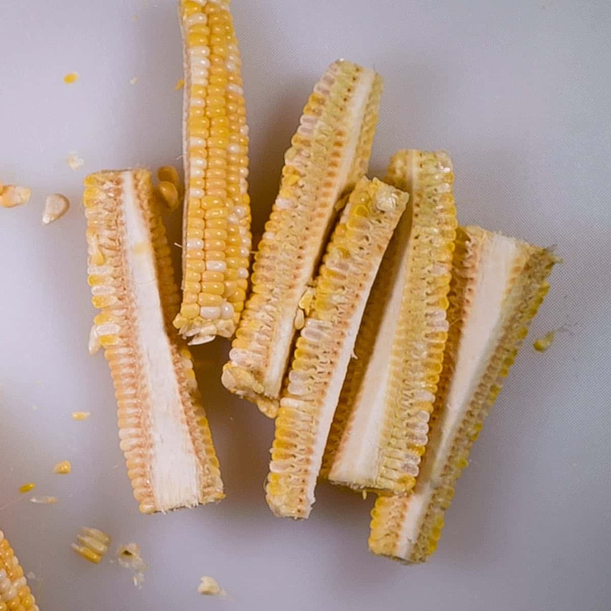 Cut the corn into quarters.