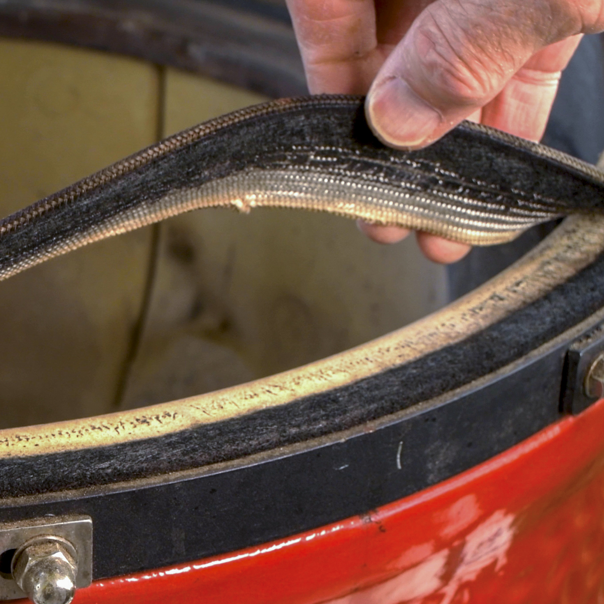 Kamado Joe gasket lifting of the base.