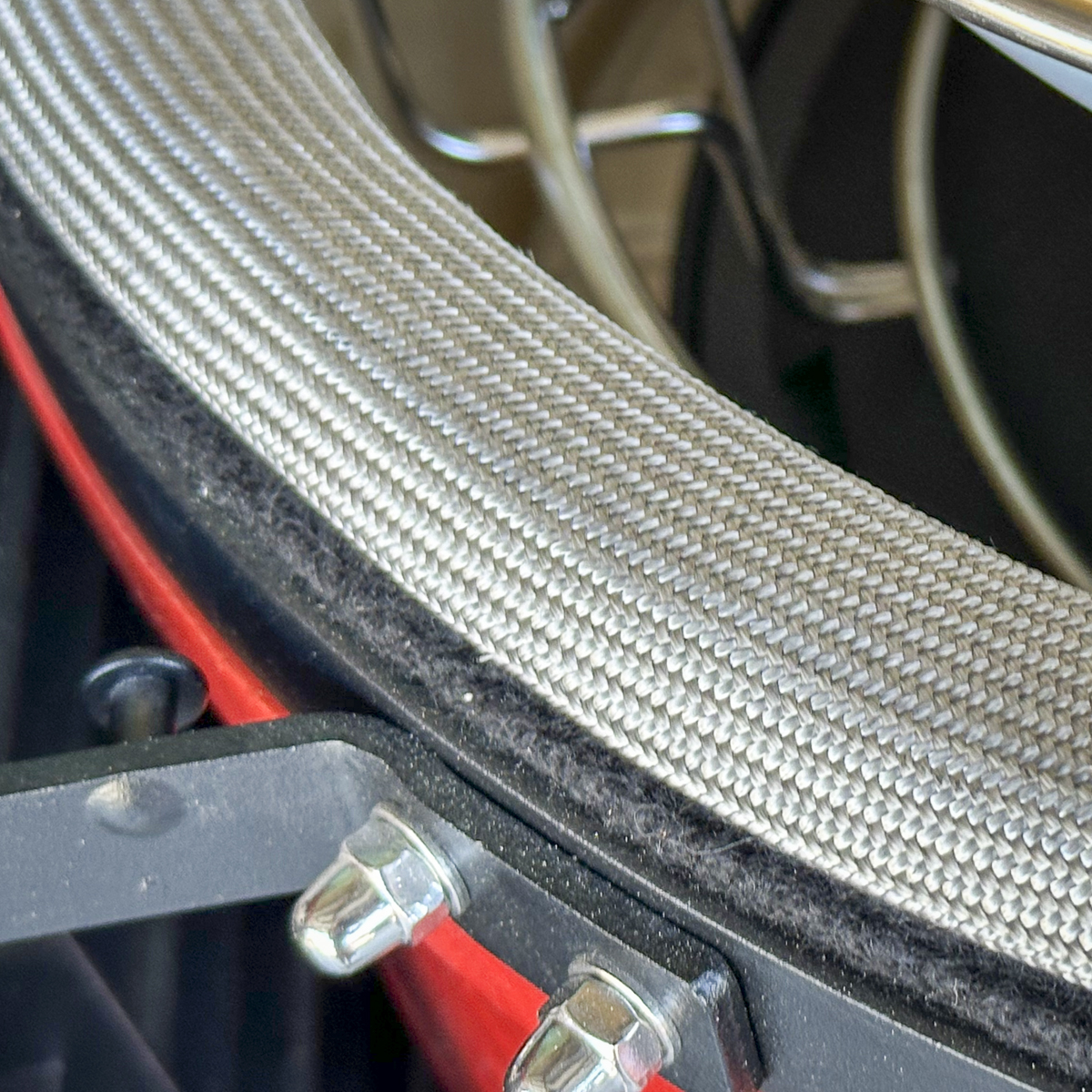Kamado Joe Classic II uses a wire-mesh gasket.