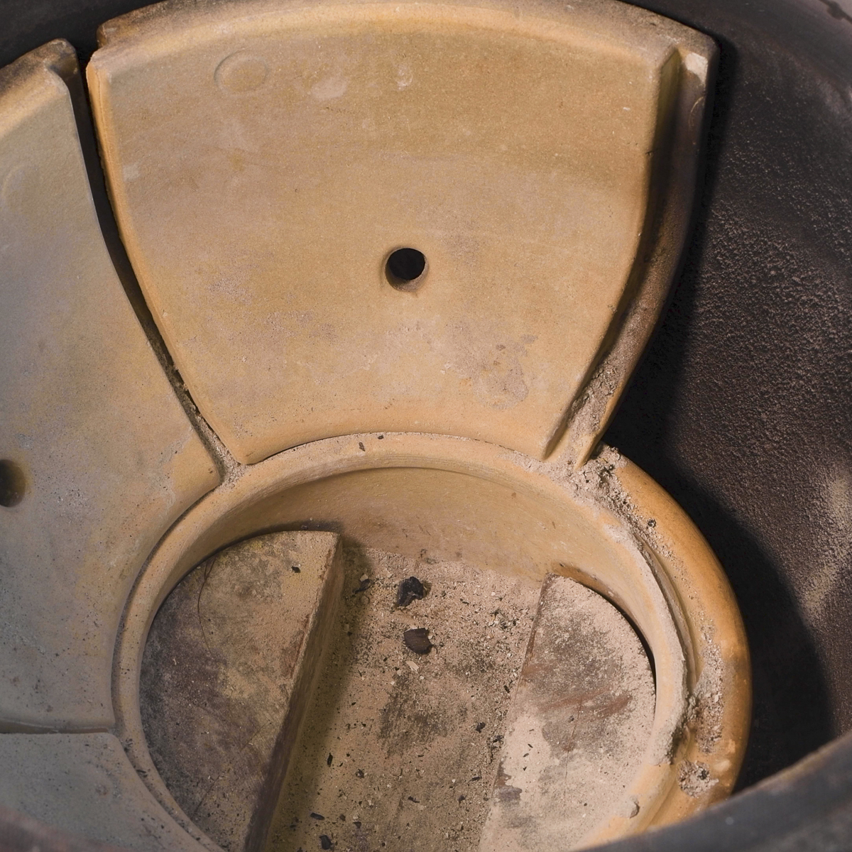 Kamado Joe's segmented AMP Firebox.