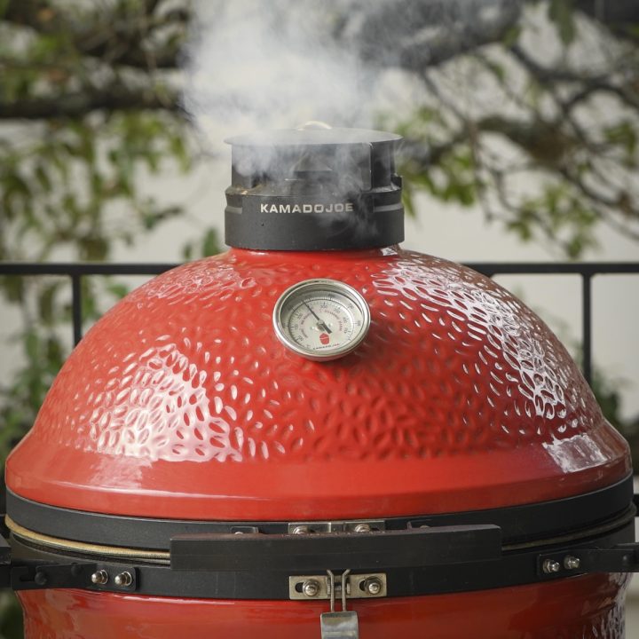 Inspecting a used Kamado Joe before buying